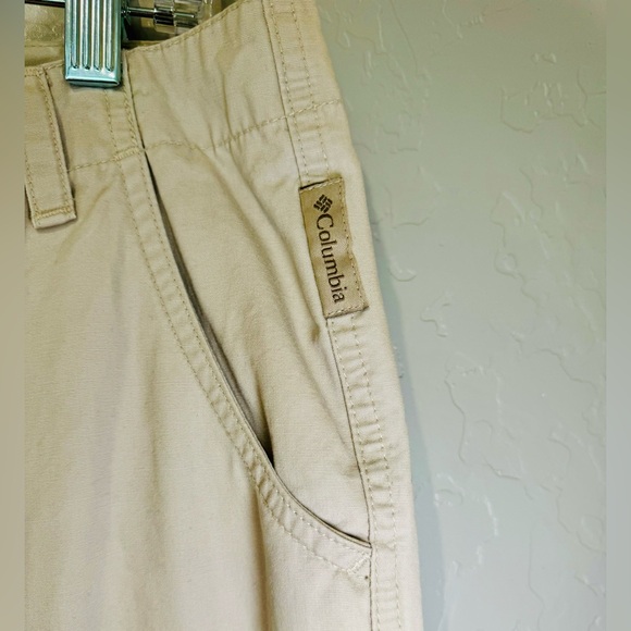 Columbia Women’s Beige Straight Leg Outdoor Pants - Size 12 - Picture 10 of 16